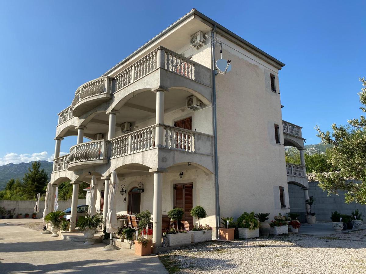 Villa Punta Rovanjska Exterior photo